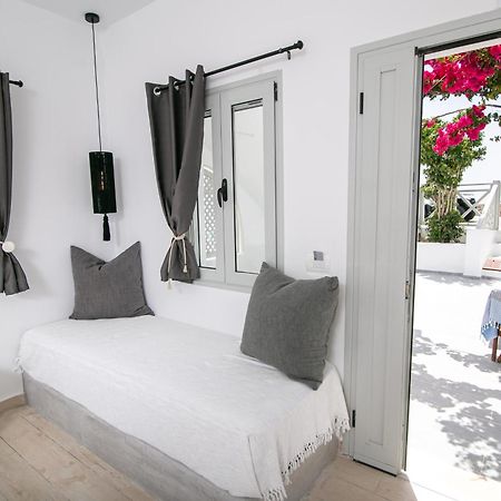 Sensia Luxury Apartment With Hot Tub Oia  Exterior photo